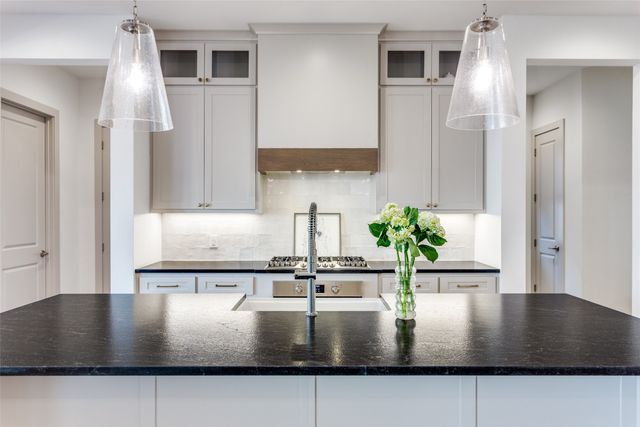 945 Highlands Avenue, Aledo, TX 76008