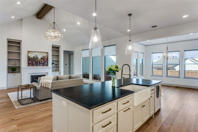 945 Highlands Avenue, Aledo, TX 76008