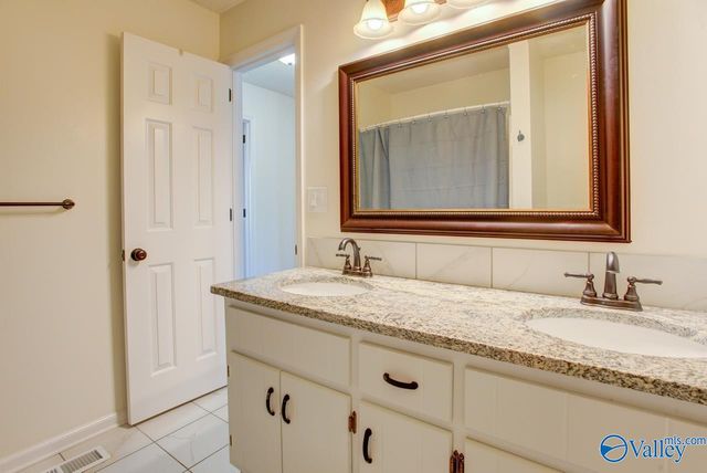 8151 Oldfield Road SW 7, Huntsville, AL 35802