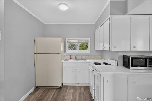 27036 Townley Street, Madison Heights, MI 48071