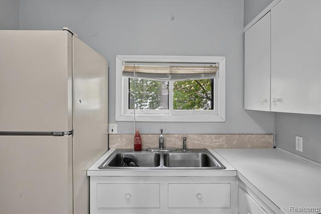 27036 Townley Street, Madison Heights, MI 48071