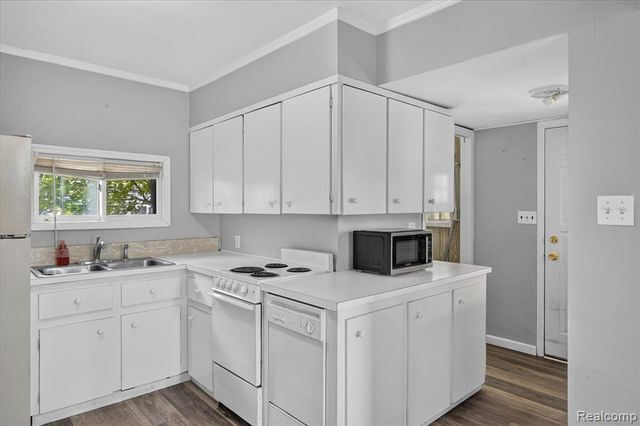27036 Townley Street, Madison Heights, MI 48071