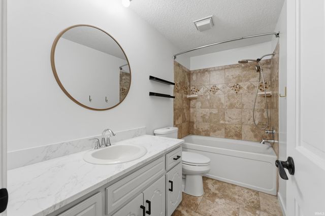 1221 Windsor Woods Boulevard, Fort Wayne, IN 46845