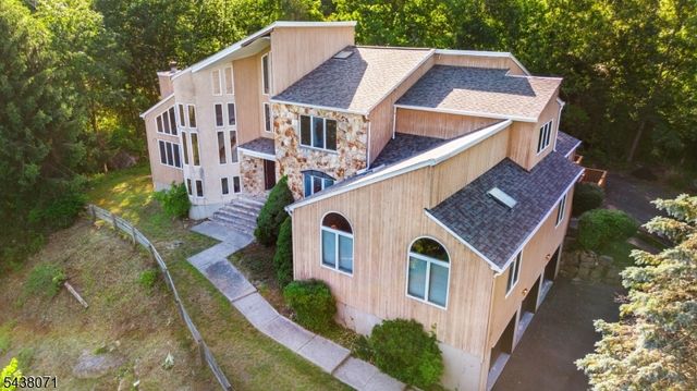 25 Wood Chase Ln, Kinnelon Boro, NJ 07405