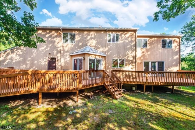 25 Wood Chase Ln, Kinnelon Boro, NJ 07405