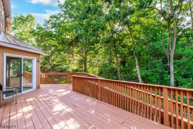 25 Wood Chase Ln, Kinnelon Boro, NJ 07405