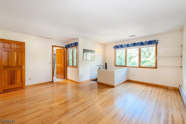 25 Wood Chase Ln, Kinnelon Boro, NJ 07405