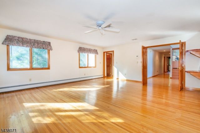 25 Wood Chase Ln, Kinnelon Boro, NJ 07405