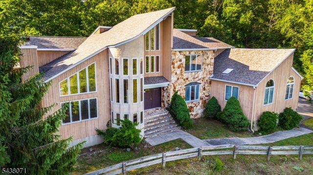 25 Wood Chase Ln, Kinnelon Boro, NJ 07405