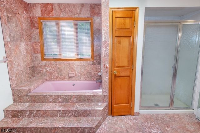 25 Wood Chase Ln, Kinnelon Boro, NJ 07405