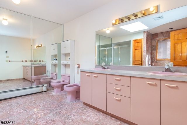 25 Wood Chase Ln, Kinnelon Boro, NJ 07405