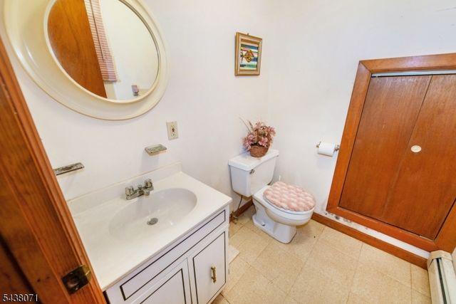 25 Wood Chase Ln, Kinnelon Boro, NJ 07405