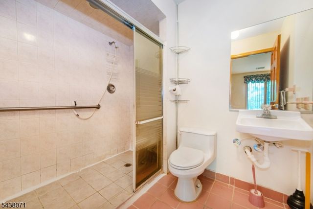 25 Wood Chase Ln, Kinnelon Boro, NJ 07405