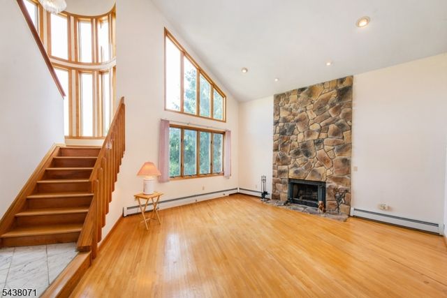 25 Wood Chase Ln, Kinnelon Boro, NJ 07405