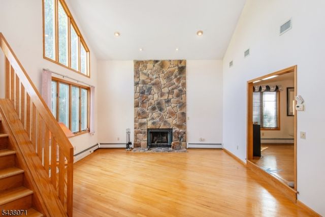 25 Wood Chase Ln, Kinnelon Boro, NJ 07405