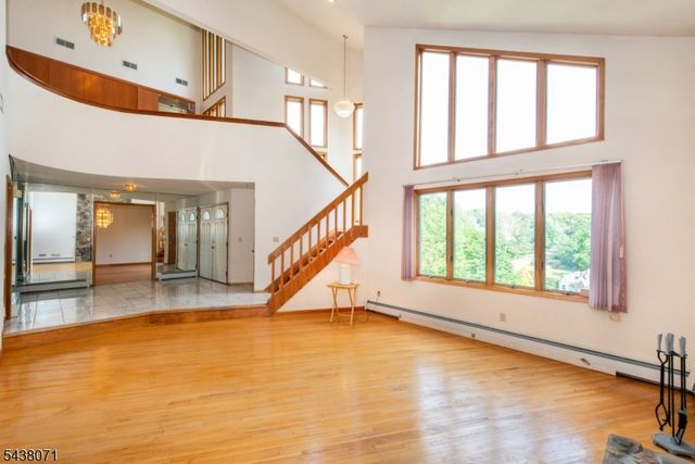 25 Wood Chase Ln, Kinnelon Boro, NJ 07405
