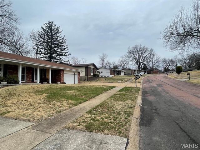 4443 Remus Drive, Florissant, MO 63033