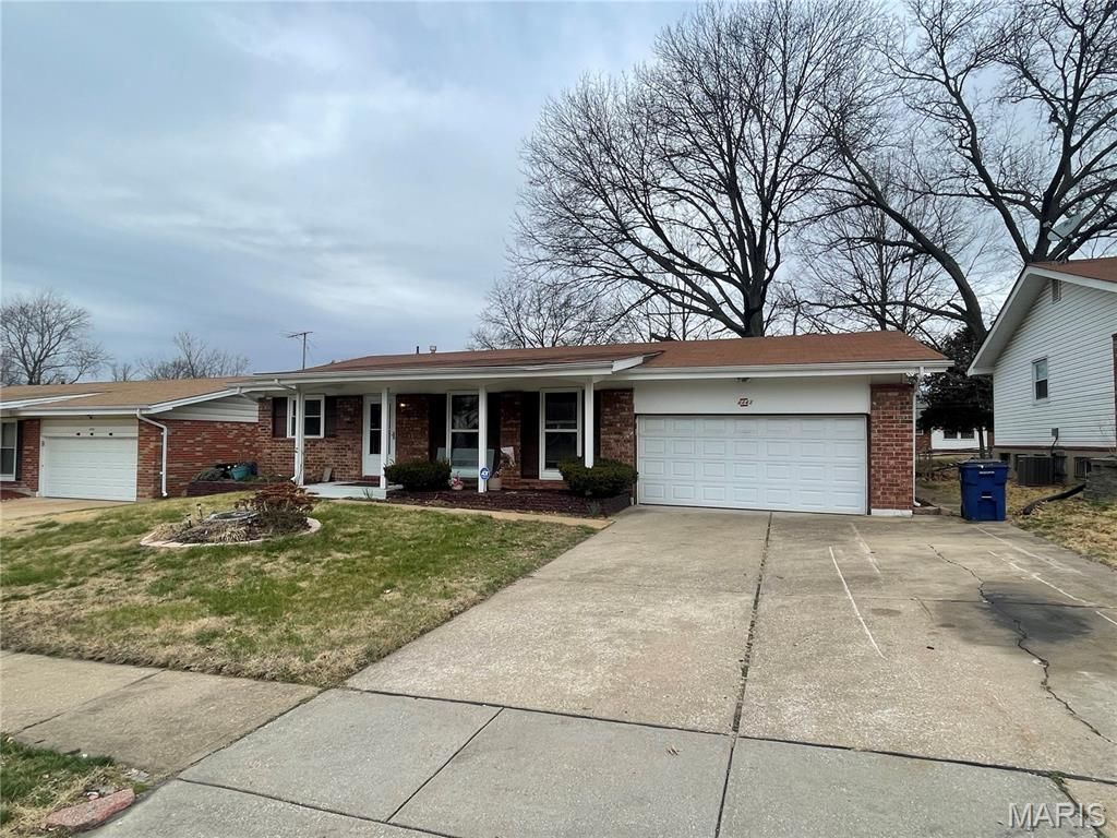 4443 Remus Drive, Florissant, MO 63033