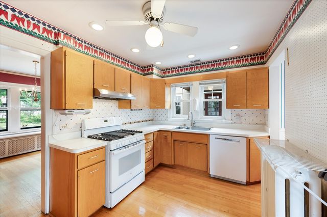 836 N Grove Avenue, Oak Park, IL 60302