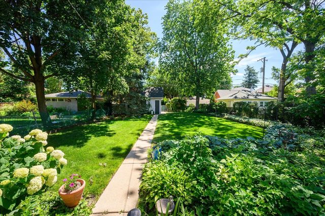 836 N Grove Avenue, Oak Park, IL 60302