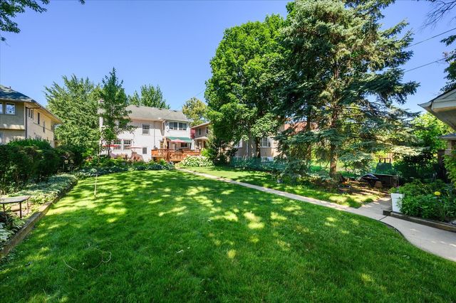 836 N Grove Avenue, Oak Park, IL 60302