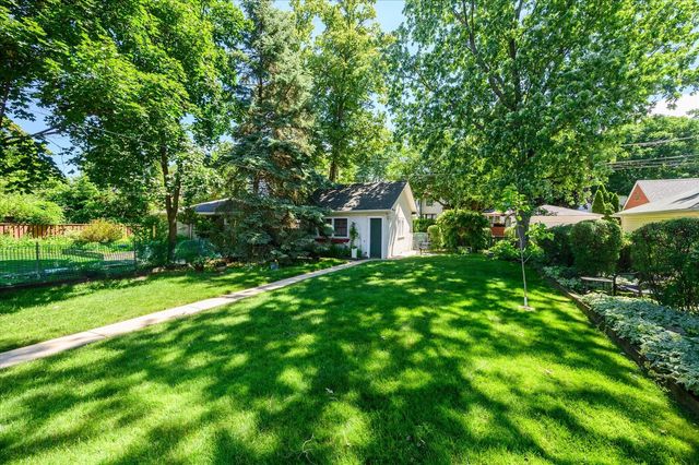 836 N Grove Avenue, Oak Park, IL 60302