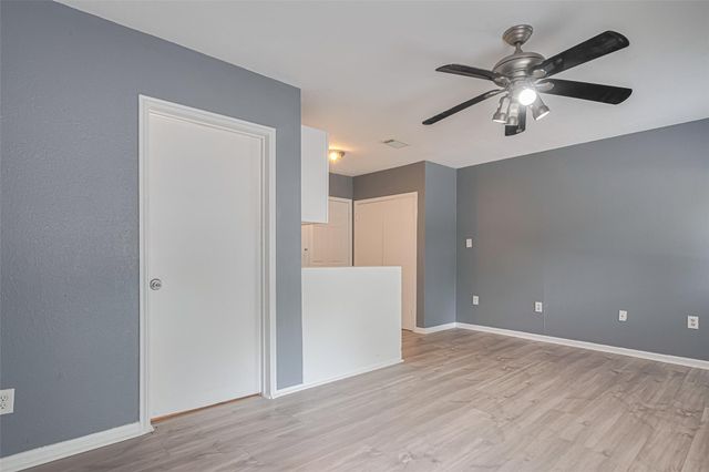17210 Glenoaks Drive, Conroe, TX 77385