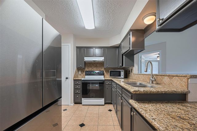 17210 Glenoaks Drive, Conroe, TX 77385