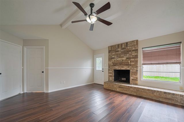 17210 Glenoaks Drive, Conroe, TX 77385