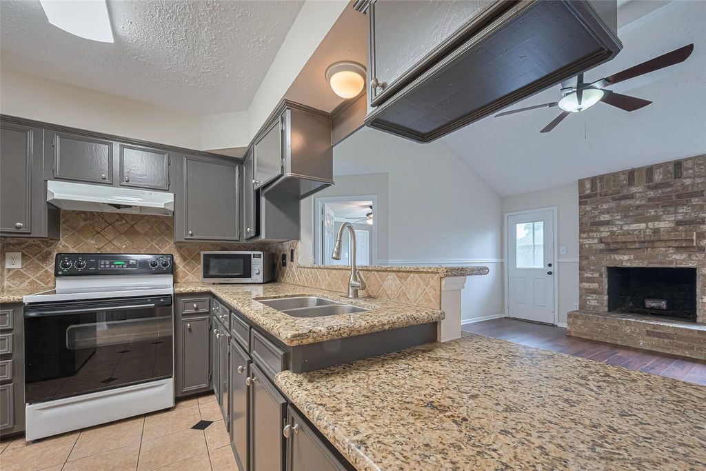 17210 Glenoaks Drive, Conroe, TX 77385