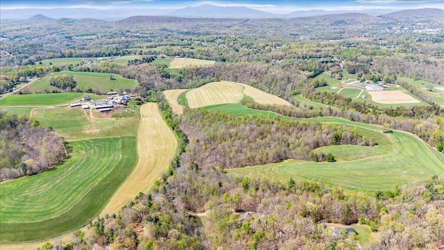 485 Promise LN, Rocky Mount, VA 24151