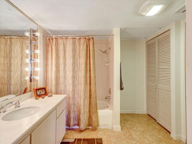 41103 Woodhaven Drive N, Palm Desert, CA 92211