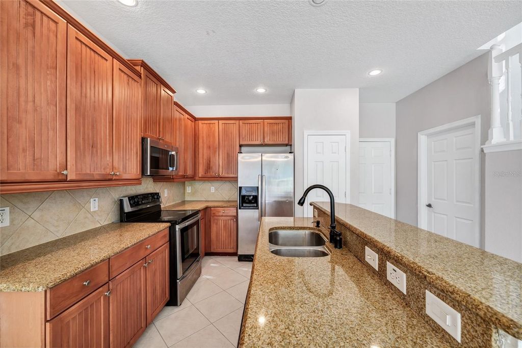 Image 7 of property listing at 4848 FIORAZANTE AVENUE, Orlando, FL 32839