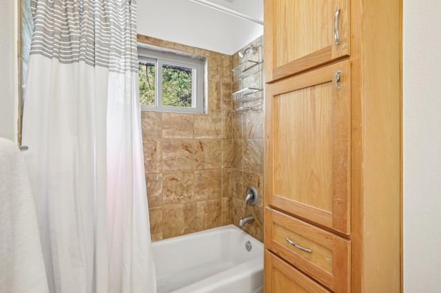 404 Saddlehorn DR, Dripping Springs, TX 78620