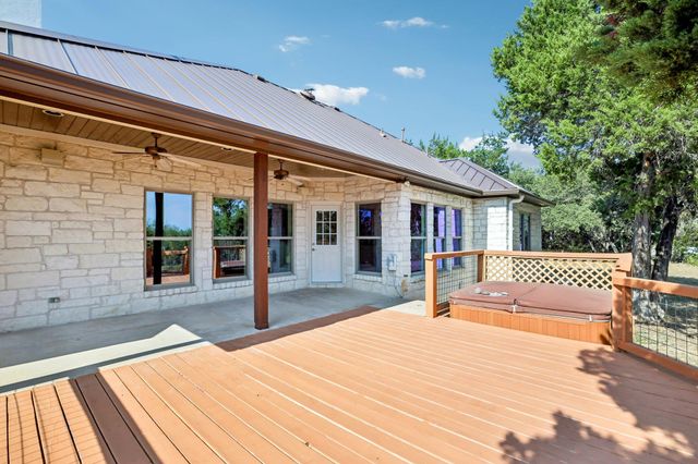 404 Saddlehorn DR, Dripping Springs, TX 78620