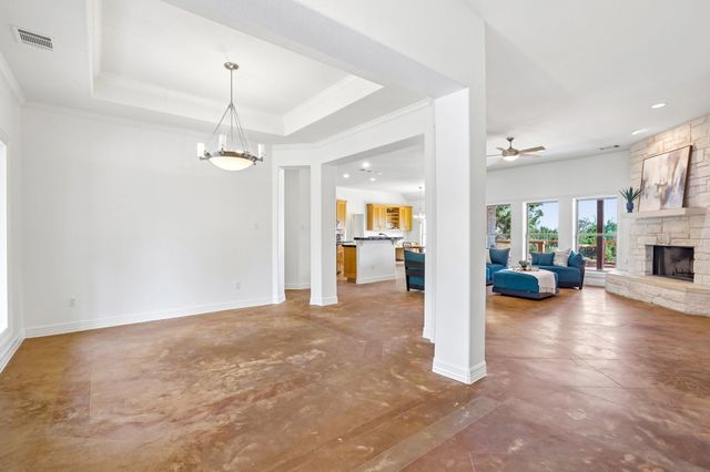 404 Saddlehorn DR, Dripping Springs, TX 78620