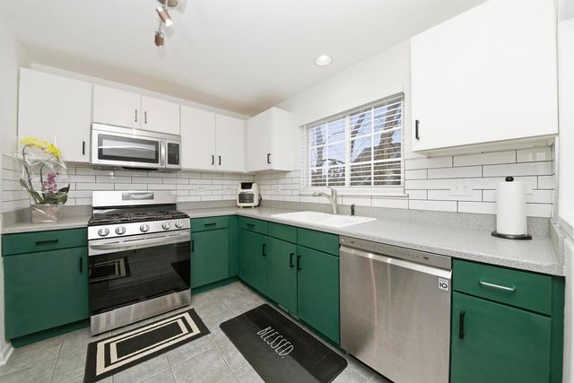 2038 Cambria Court 2038, Northbrook, IL 60062