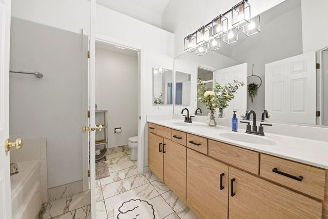 2038 Cambria Court 2038, Northbrook, IL 60062