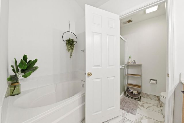 2038 Cambria Court 2038, Northbrook, IL 60062