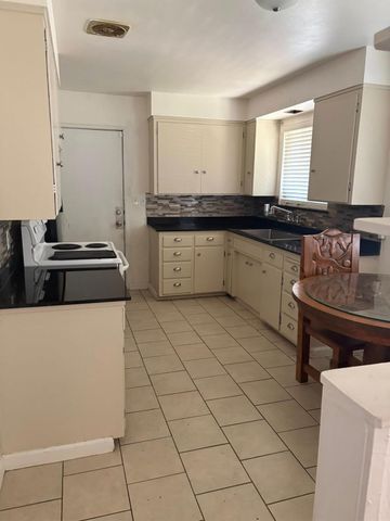 441 Elgin Ave, Lodi, CA 95240