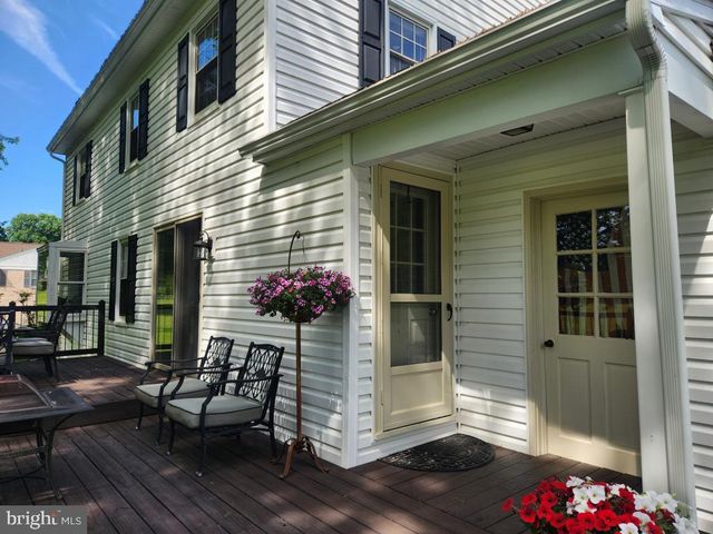 2132 LYNDELL DR, Lancaster, PA 17601