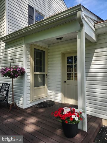 2132 LYNDELL DR, Lancaster, PA 17601