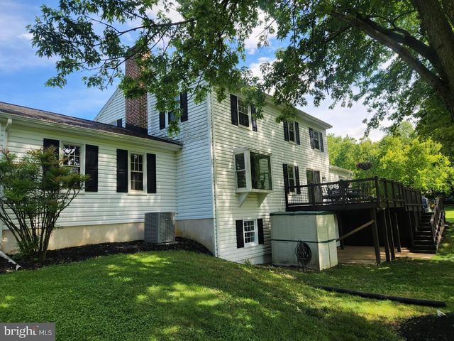 2132 LYNDELL DR, Lancaster, PA 17601