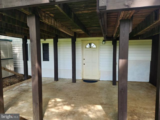 2132 LYNDELL DR, Lancaster, PA 17601