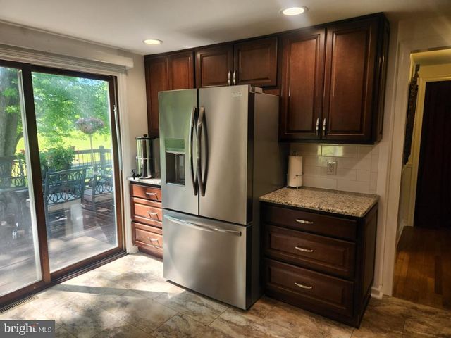 2132 LYNDELL DR, Lancaster, PA 17601