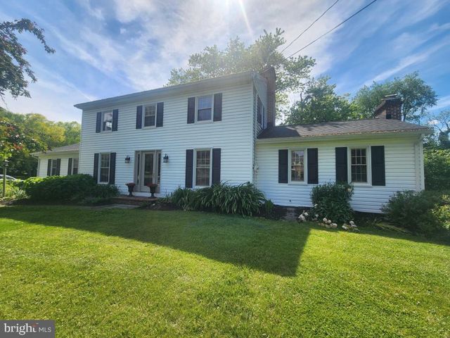 2132 LYNDELL DR, Lancaster, PA 17601