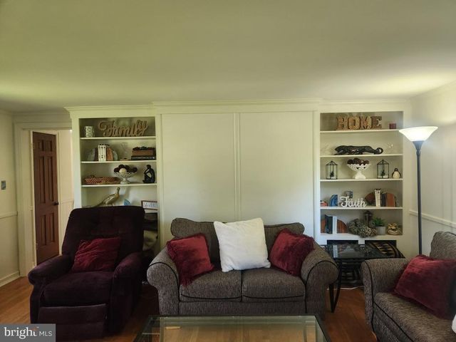 2132 LYNDELL DR, Lancaster, PA 17601