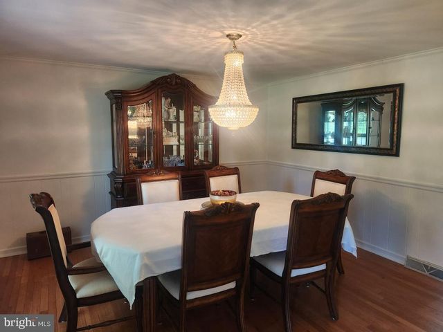 2132 LYNDELL DR, Lancaster, PA 17601