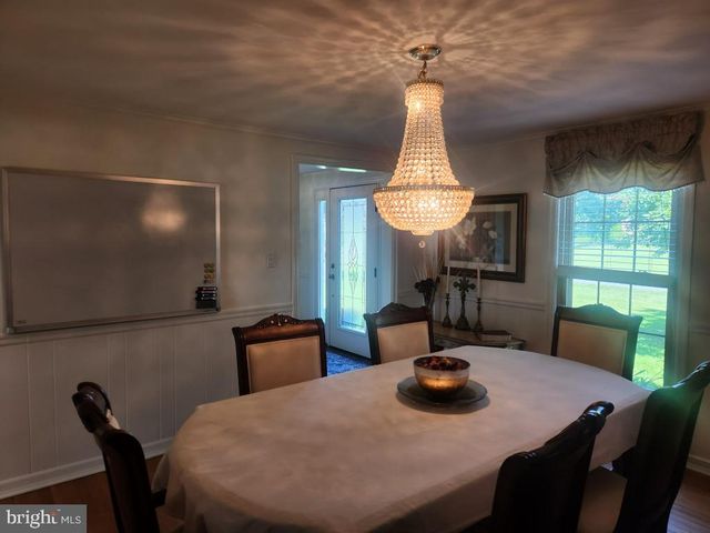 2132 LYNDELL DR, Lancaster, PA 17601