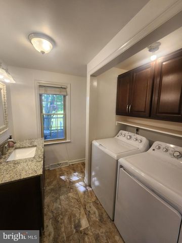 2132 LYNDELL DR, Lancaster, PA 17601